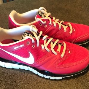 Nike pink trainers
